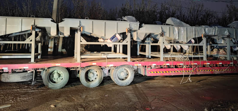 10臺直線篩發(fā)貨，優(yōu)化工藝結構，改進進出料口和防塵口