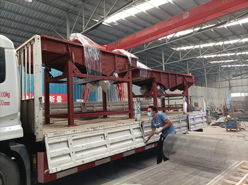 1030/1035直線振動(dòng)篩、電磁給料機(jī)、特氟龍旋振篩發(fā)貨